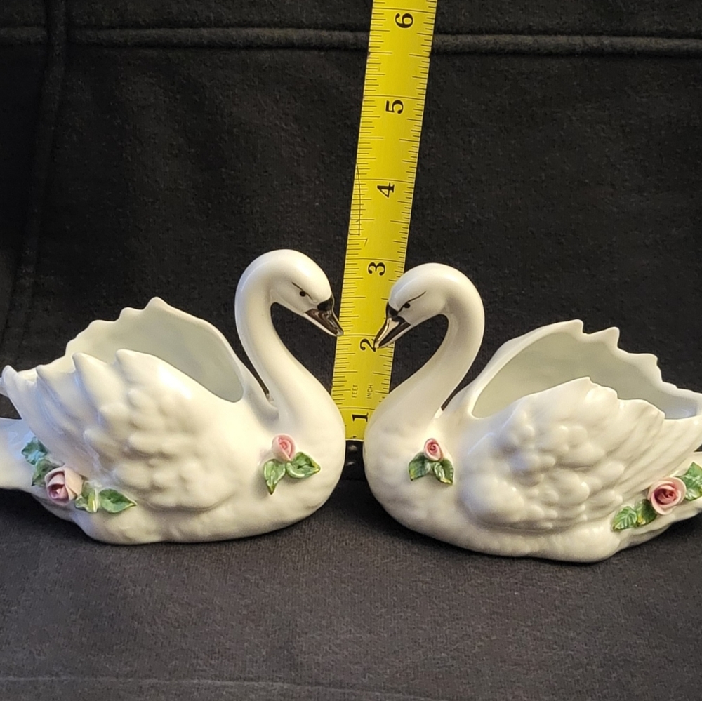 VINTAGE Dresden Porcelain Swan Set with Rosettes - Picture 4 of 4